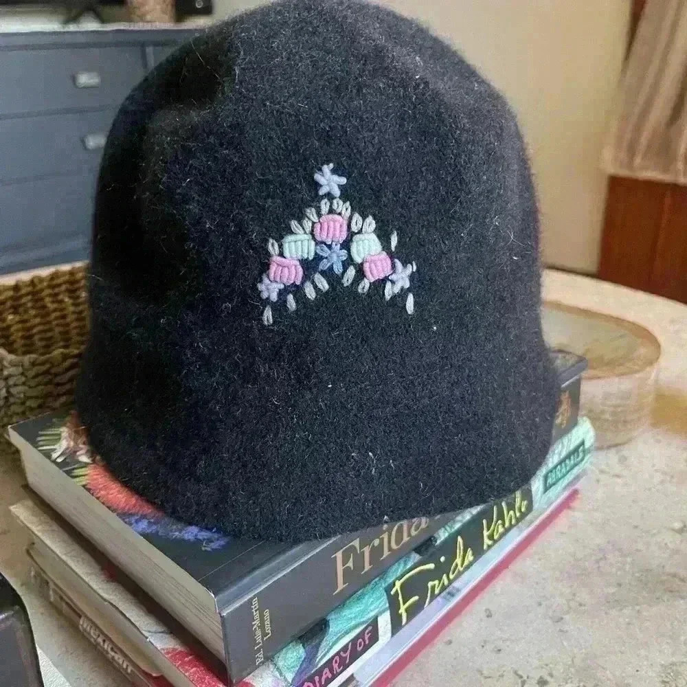 Cloche bucket hat